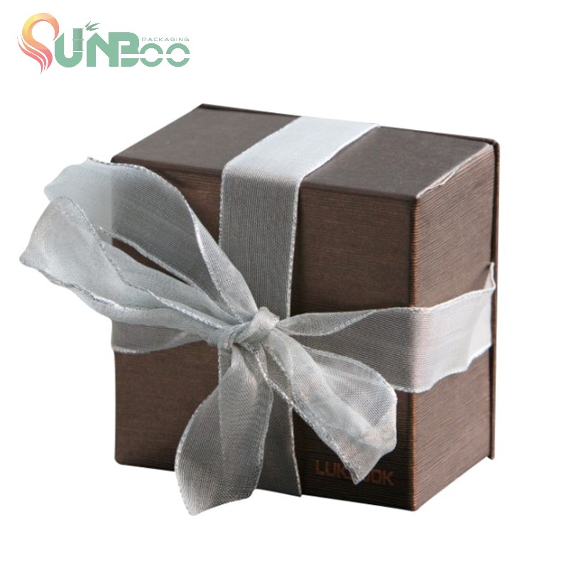 Leuke vierkante geschenkdoos met organza lint-sp-box049