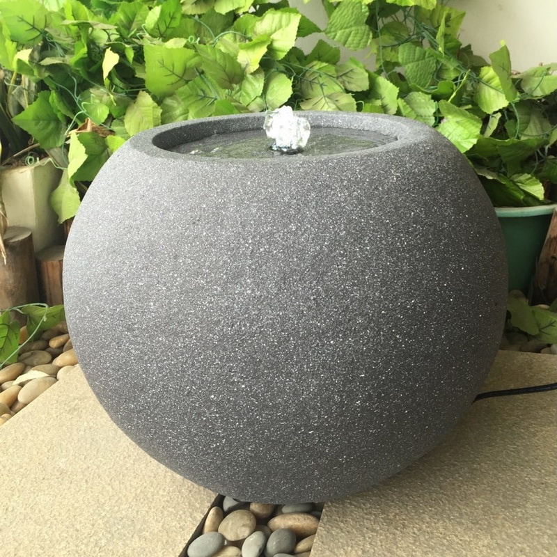 Circulaire waterfontein in stenen oppervlak voor tuindecoratie