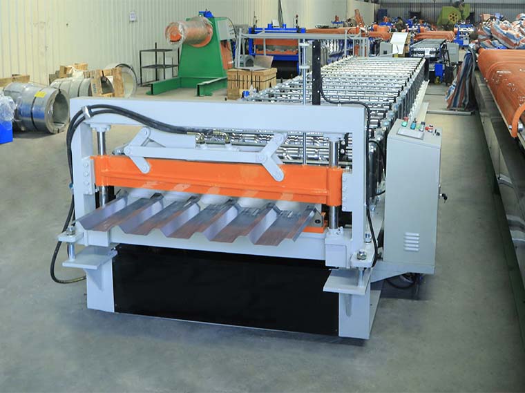 Nieuw ontwerp Low Cost Dak Panel Roll Forming Machine