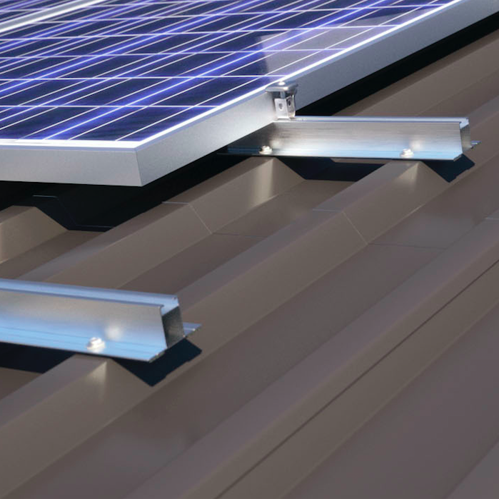 Zonnepaneel monteren voor trapezoïdale metalen plaat