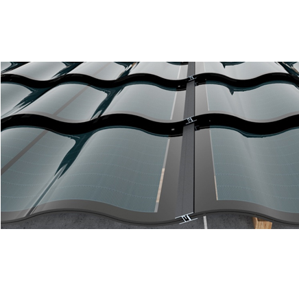 Modern zonnepaneeldak huishouden geheel zwart half gesneden multifunctioneel