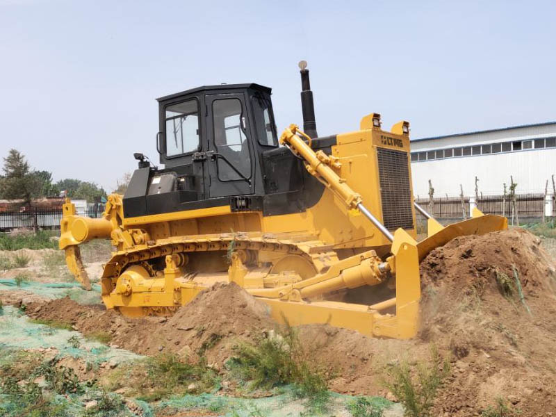 220 hp bulldozer with three shank ripper 220 hp bulldozer with optional attachment